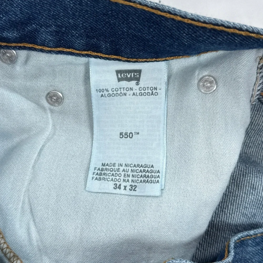 Levis excellent still
